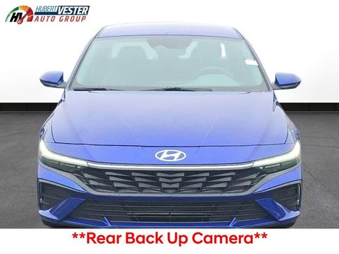 Used 2024 Hyundai Elantra SEL image 3