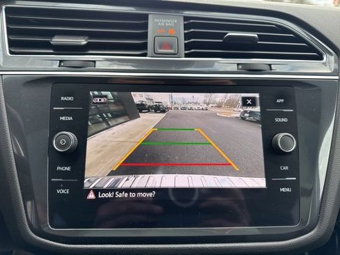 Used 2022 Volkswagen Tiguan SE image 16