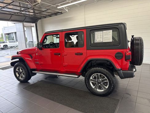 Used 2021 Jeep Wrangler Unlimited Sahara w/ LED Lighting Group AWD/4WD image 5