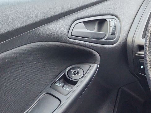 Used 2016 Ford Focus S image 12
