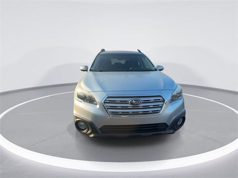 Used 2017 Subaru Outback 2.5i Premium image 3