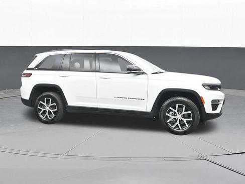 Used 2024 Jeep Grand Cherokee Limited w/ Trailer Tow Package AWD/4WD image 17