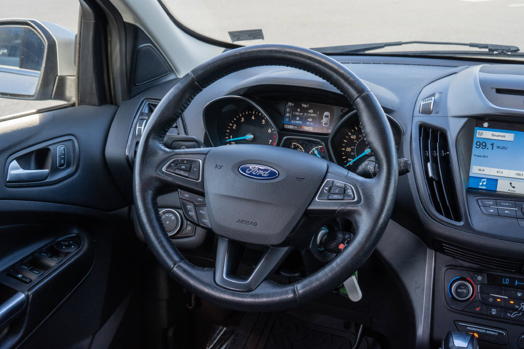 Used 2018 Ford Escape SEL AWD/4WD image 16