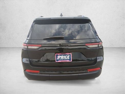 Certified 2025 Jeep Grand Cherokee Altitude AWD/4WD image 7