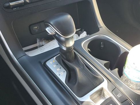 Used 2022 Kia Carnival LX image 36