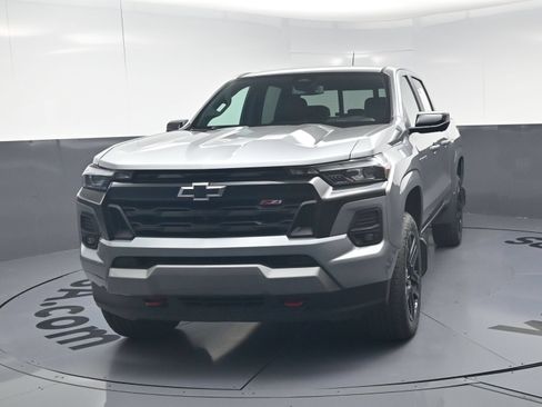 Used 2024 Chevrolet Colorado Z71 w/ Z71 Convenience Package 2 AWD/4WD image 5