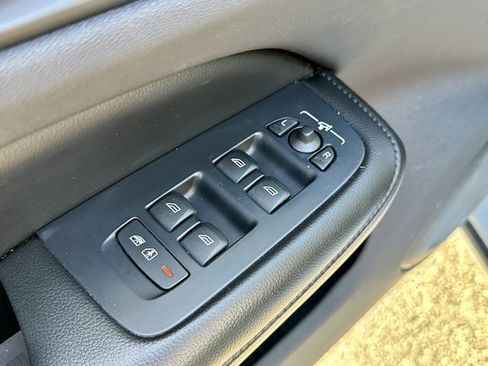 Used 2022 Volvo S60 B5 Inscription image 11