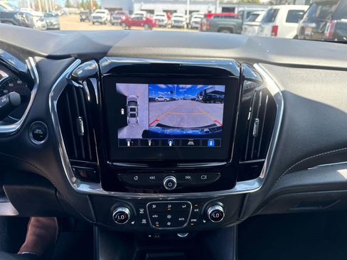 Used 2023 Chevrolet Traverse LT w/ LT Premium Package AWD/4WD image 19