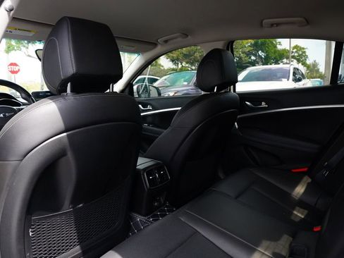 Used 2020 Genesis G70 2.0T RWD image 16