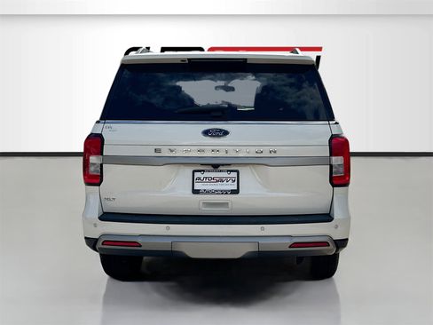 Used 2024 Ford Expedition XLT image 6