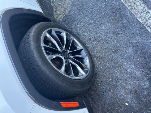 Used 2022 Jeep Wagoneer Series III w/ Premium Group I image 2