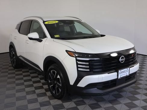 Used 2025 Nissan Kicks SR w/ Illumination Package AWD/4WD image 1