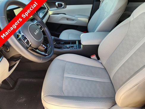 New 2025 Kia Sorento S image 9