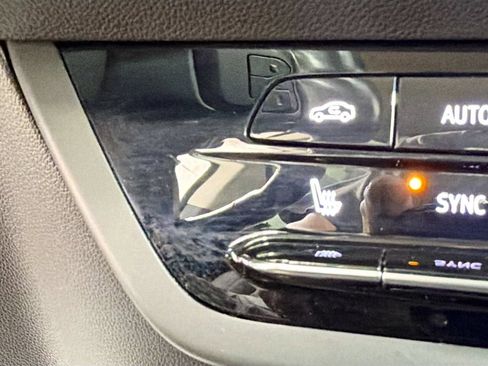 Used 2023 Buick Envision Essence AWD/4WD image 21