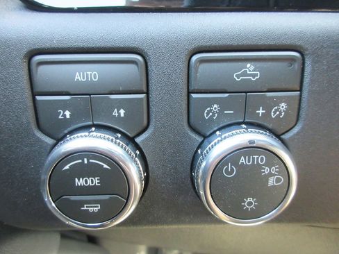 New 2026 GMC Sierra 1500 SLE image 17