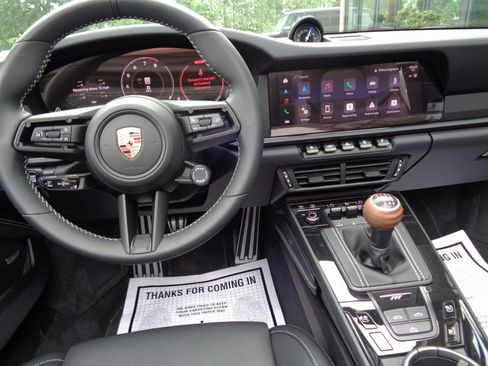 Used 2026 Porsche 911 Carrera T RWD image 16