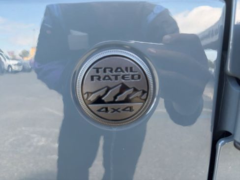 Used 2025 Jeep Gladiator Sport AWD/4WD image 4