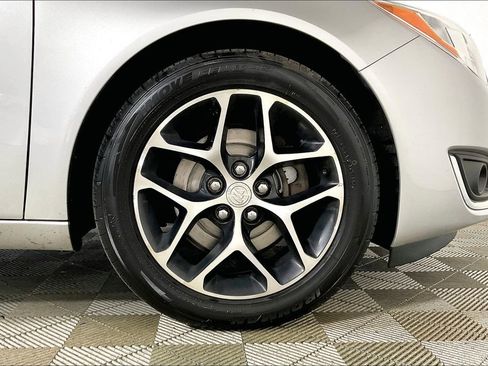 Used 2017 Buick Regal Sport Touring image 8