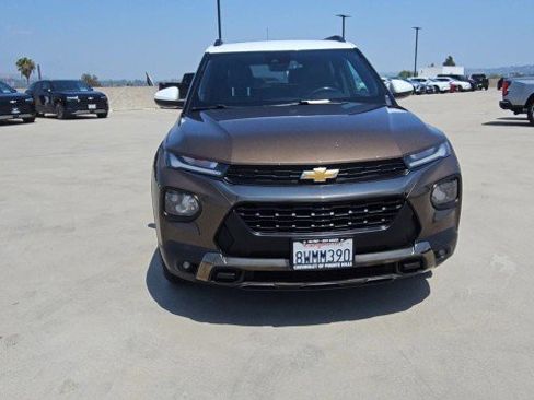 Used 2021 Chevrolet TrailBlazer ACTIV w/ Sun and Liftgate Package FWD image 3