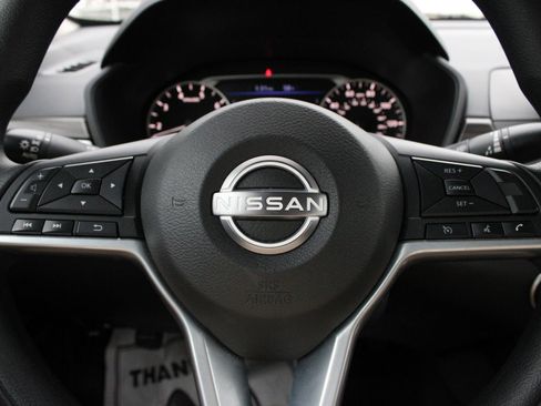 Used 2025 Nissan Altima 2.5 SV FWD image 27