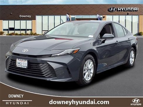 Used 2025 Toyota Camry LE image 1