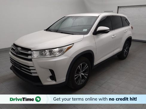 Used 2019 Toyota Highlander LE image 1