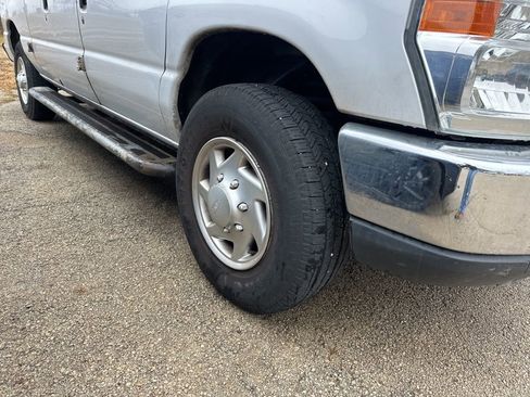 Used 2014 Ford E-250 and Econoline 250 w/ Power Group image 4