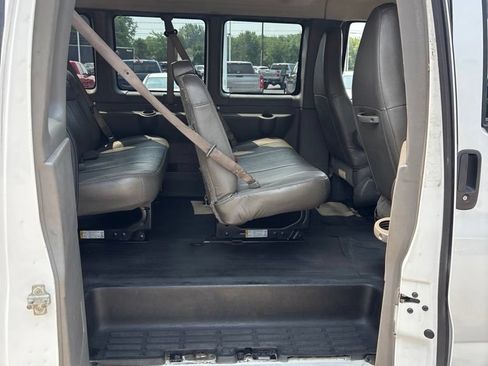 Used 2022 Chevrolet Express 3500 LS RWD image 9