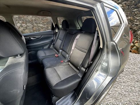 Used 2018 Nissan Rogue SV image 24