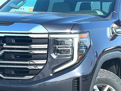 Used 2022 GMC Sierra 1500 SLT image 4