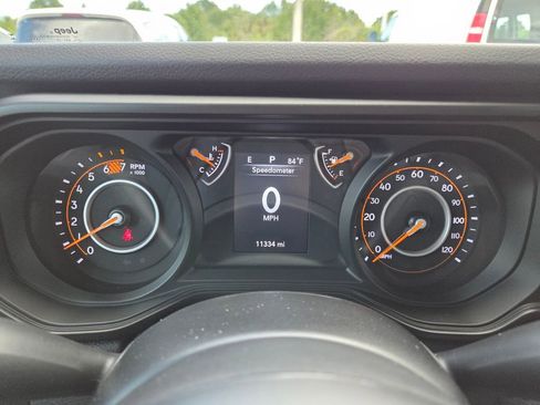 Used 2025 Jeep Wrangler Sport AWD/4WD image 32
