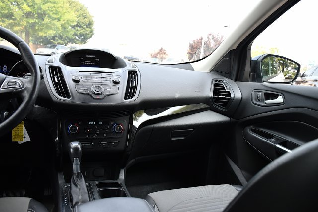 Used 2017 Ford Escape SE w/ SE Sport Appearance Package FWD image 19
