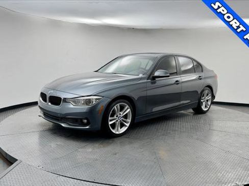 Used 2016 BMW 320i Sedan w/ Sport Package image 2