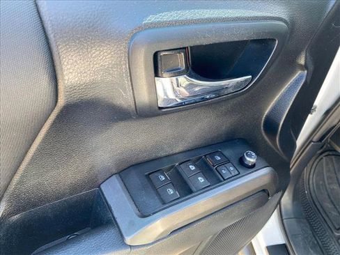 Used 2017 Toyota Tacoma TRD Sport w/ Premium & Technology Package RWD image 12