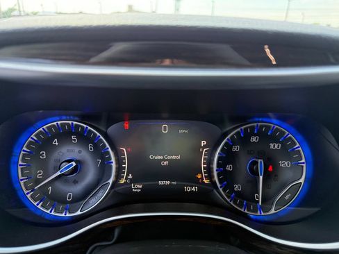 Used 2024 Chrysler Pacifica Limited FWD image 16