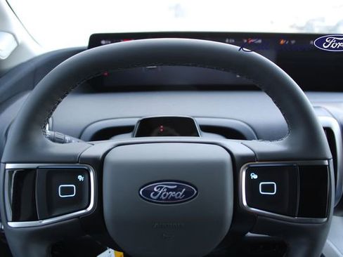 New 2026 Ford Expedition Active image 16