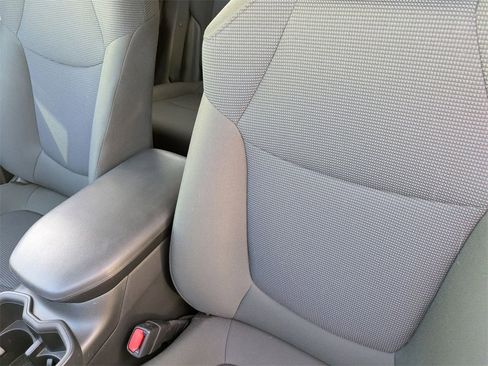 Used 2022 Toyota RAV4 LE image 16