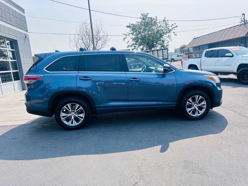 Used 2015 Toyota Highlander Plus FWD image 8
