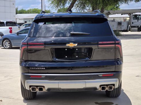 Certified 2026 Chevrolet Traverse LT FWD image 6