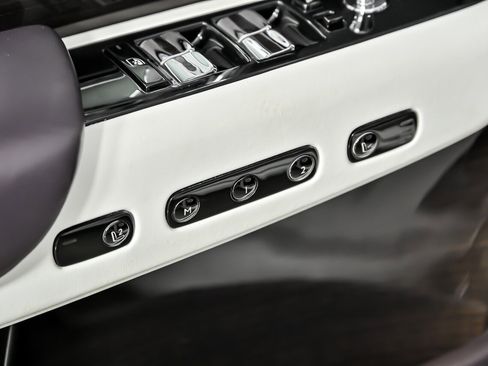 Used 2018 Rolls-Royce Phantom Sedan image 19