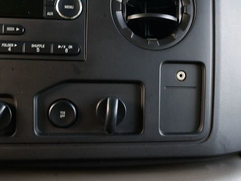 Used 2014 Ford E-350 and Econoline 350 XLT image 31