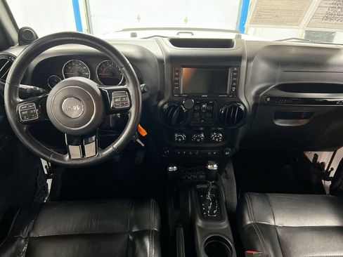 Used 2012 Jeep Wrangler Unlimited Sahara AWD/4WD image 10