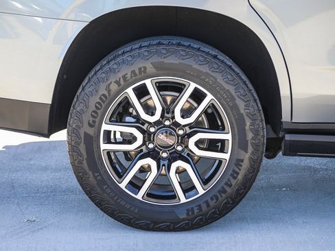 Used 2024 GMC Yukon AT4 w/ AT4 Premium Package AWD/4WD image 11
