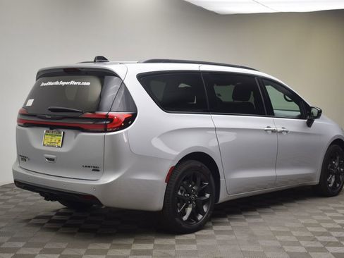 New 2026 Chrysler Pacifica Limited w/ S Appearance Package image 6