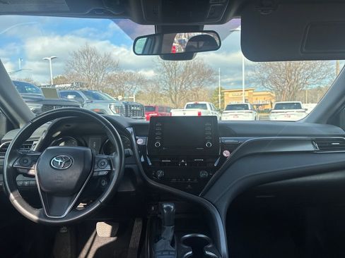 Used 2024 Toyota Camry SE image 9