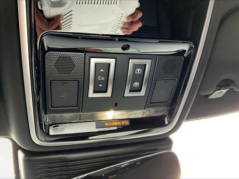 New 2025 Land Rover Range Rover Velar Dynamic SE AWD/4WD image 19