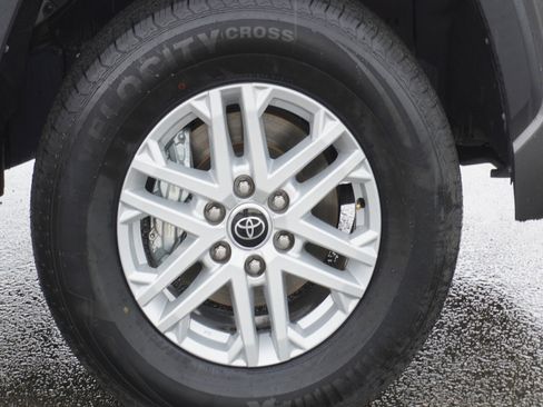 Used 2023 Toyota Tundra SR5 w/ SR5 Convenience Package AWD/4WD image 5