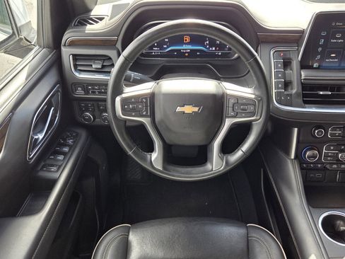 Used 2023 Chevrolet Suburban Premier image 6