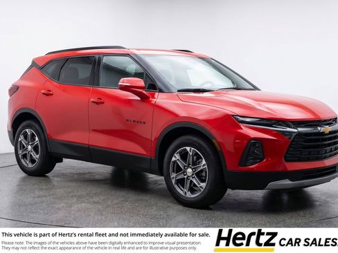 Used 2025 Chevrolet Blazer LT FWD image 1