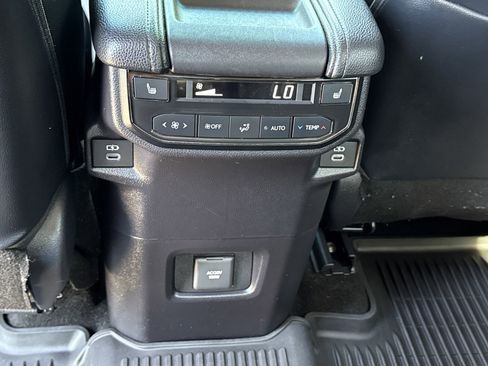 Used 2025 Toyota Grand Highlander FWD image 17